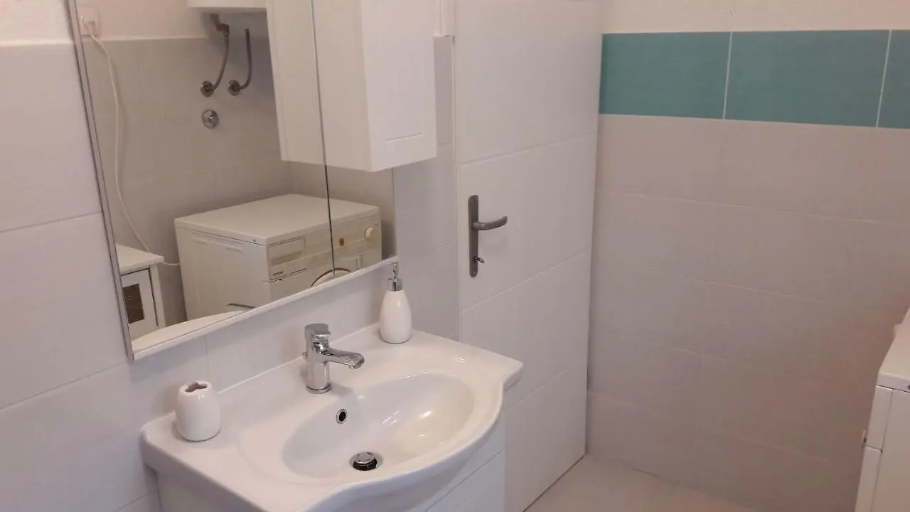 Apartment Apartman Marco Premantura
